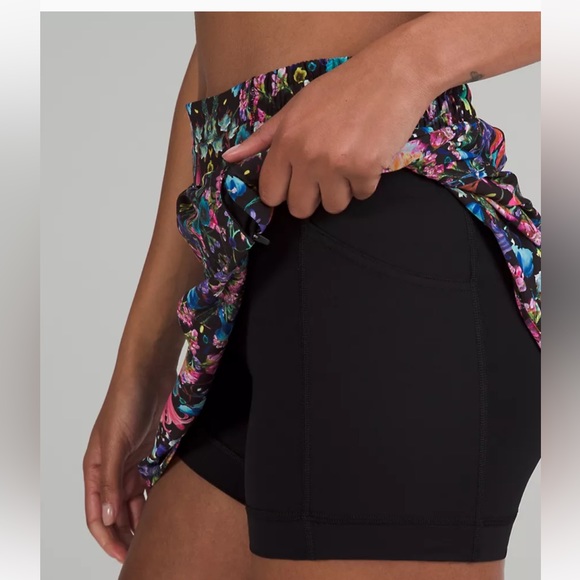 Lululemon Hotty Hot HR Skirt  🌺 🌼🌸 Flower scope 🌸🌼🌺 Blk/multi - Picture 8 of 8